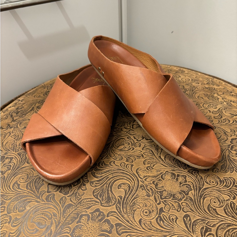 Beek sandals